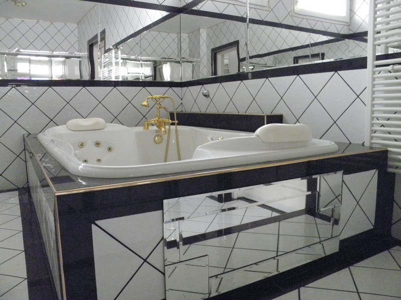 Kristály Apartman Hévíz - Luxus lakosztály, nászutas lakosztály, fürdőszoba, jakuzzis fürdőkád