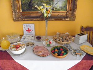 Kristály Apartman Hévíz - földszint, közös helyiség, kontintális büfé reggeli, húsvét